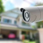 Vai viajar no feriado? Conte com a segurança eletrônica que não tira descanso!